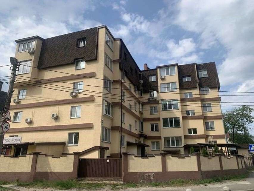 1835812675915326