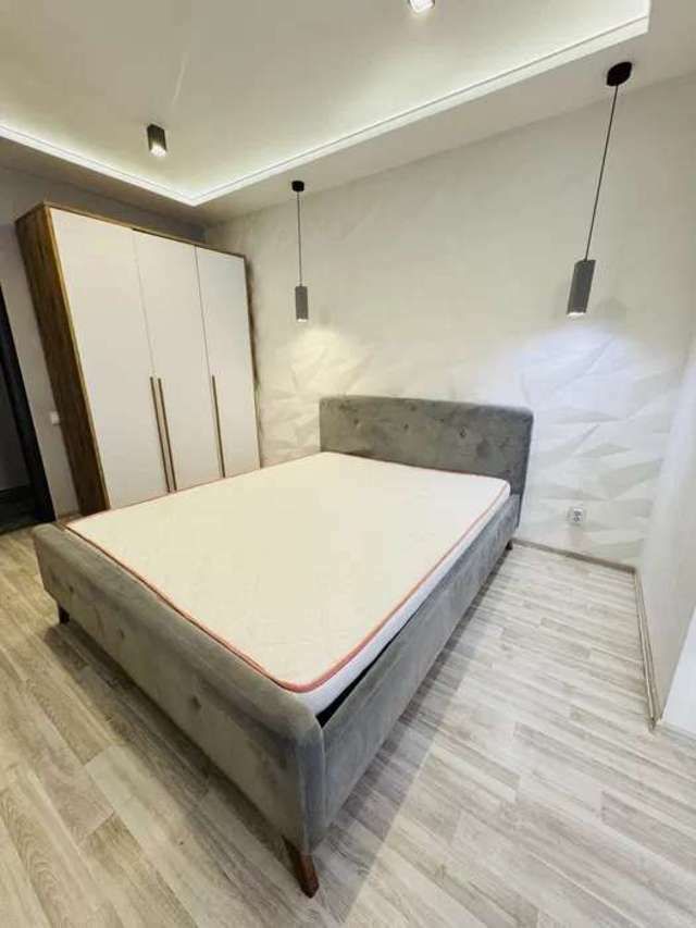 1832711906329328