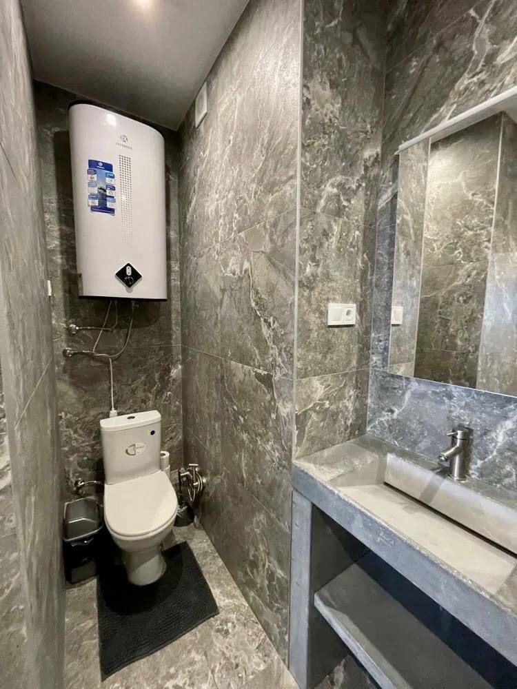 1834264898697328
