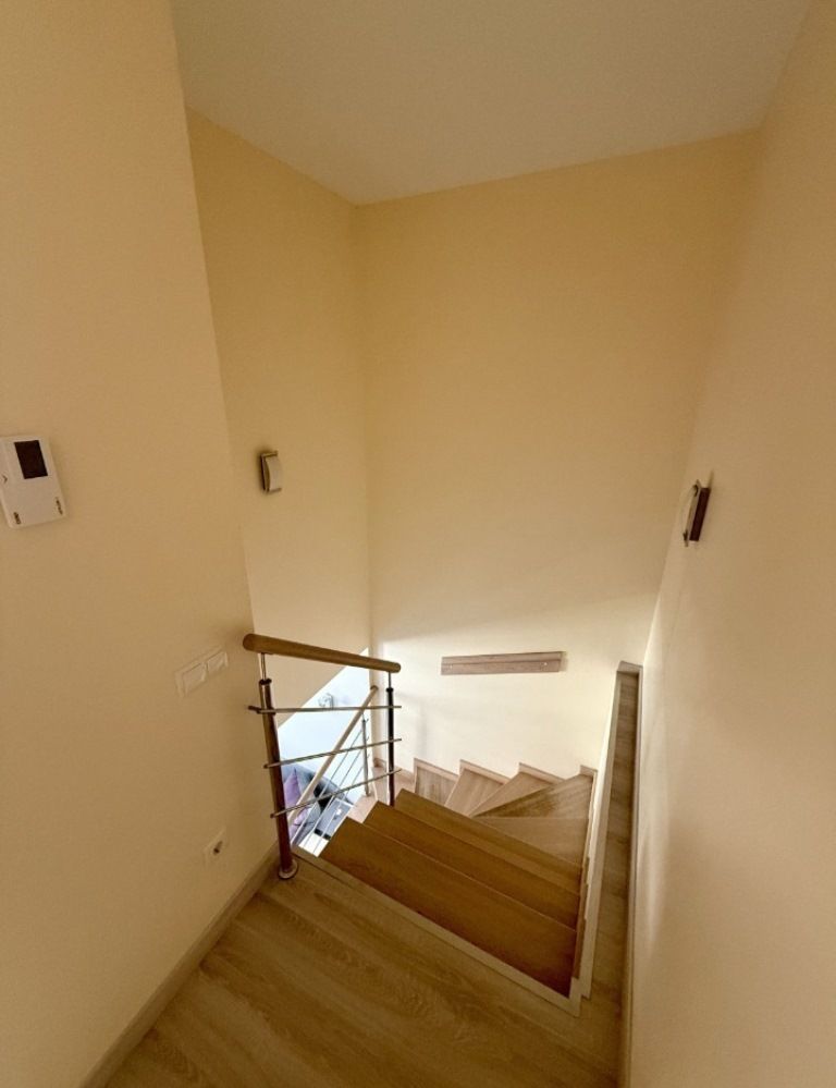 1836079848112328