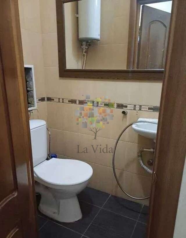 1842343843829328