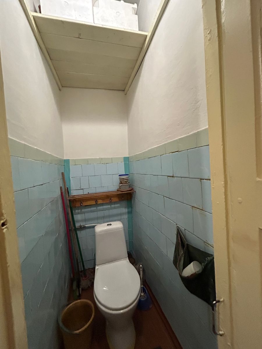 1832198696446329