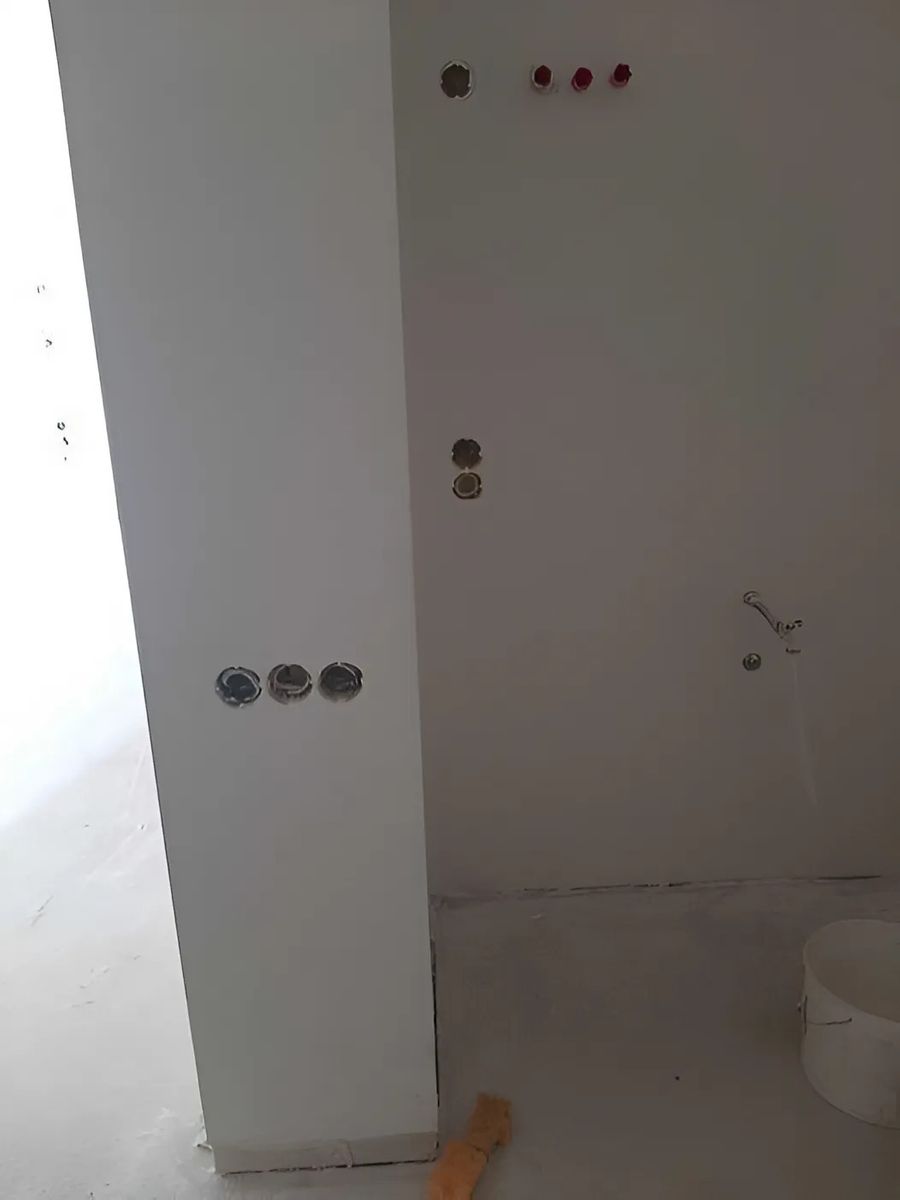 1827016246758033