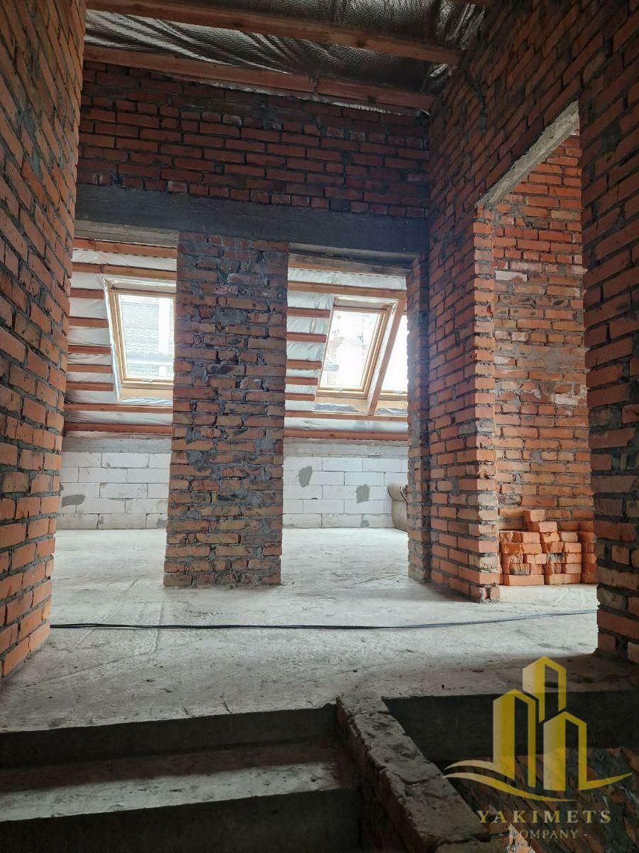 1828372693560330