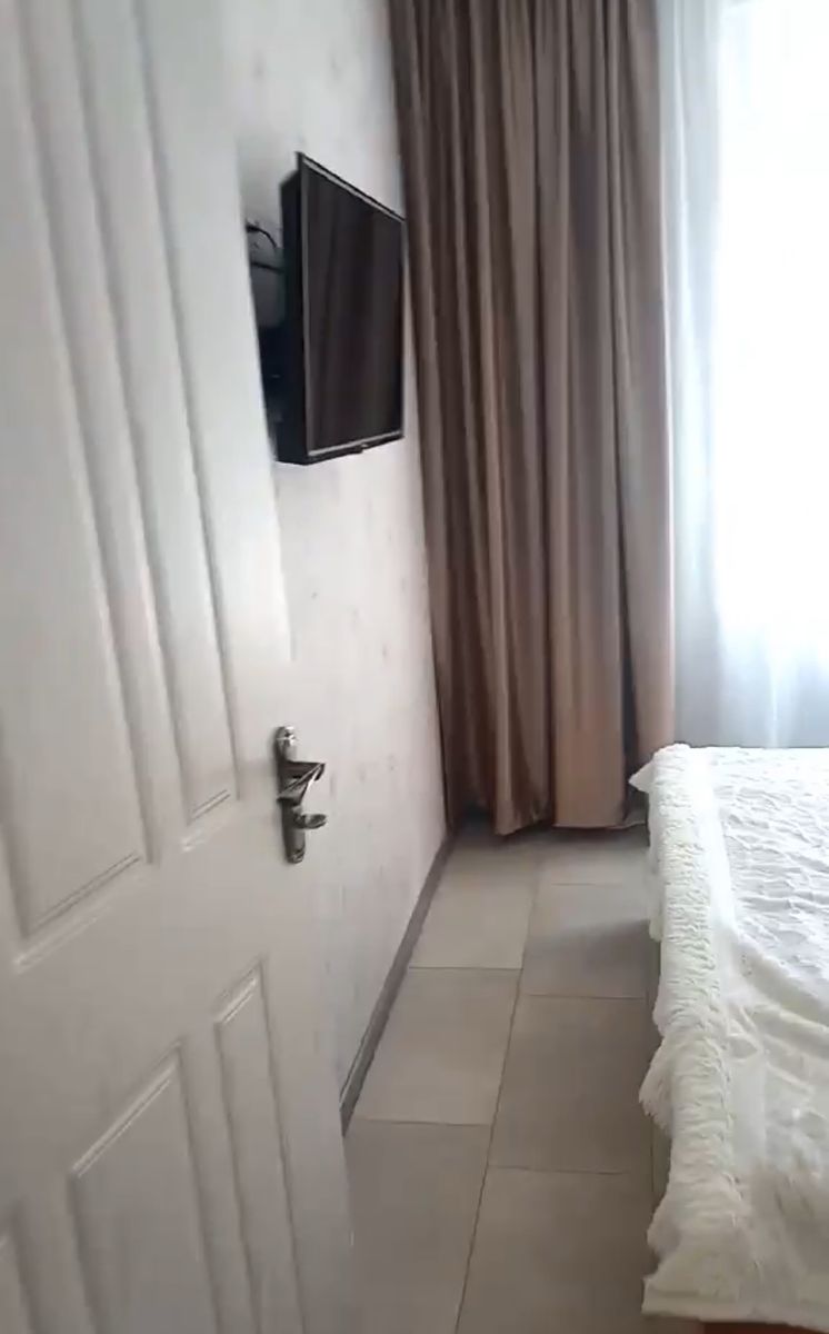 1832714997326330