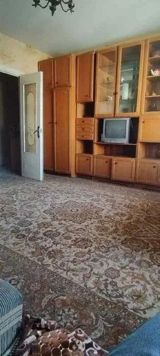 1836078661572330