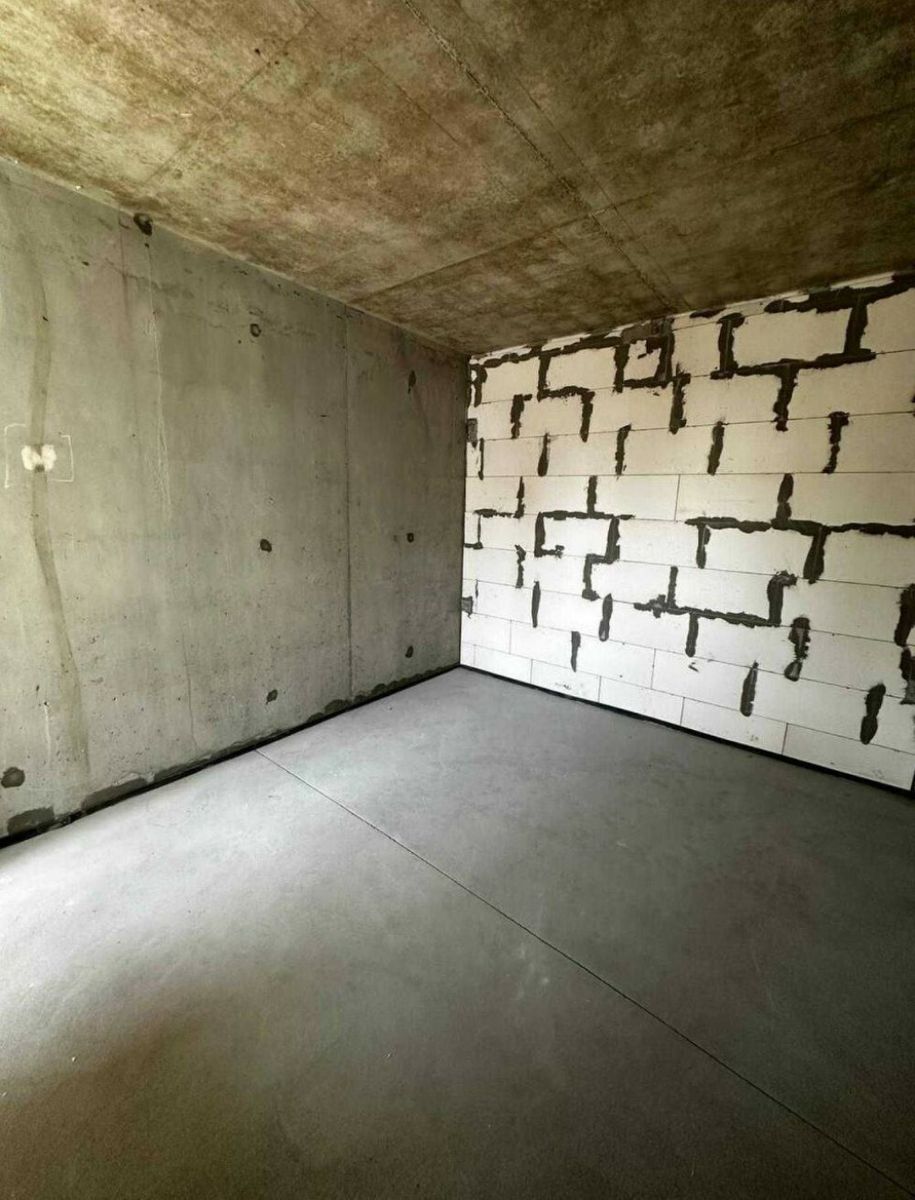 1831469908188335
