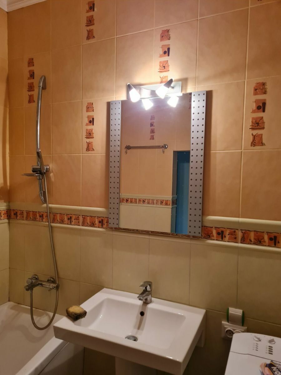 1831898069066335