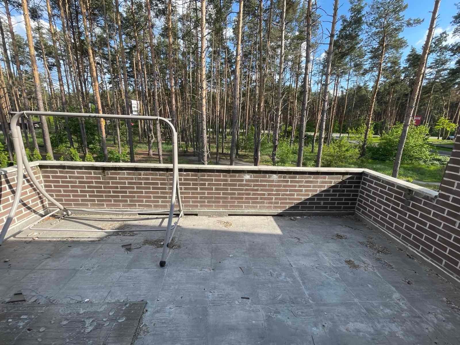 1835356675581335