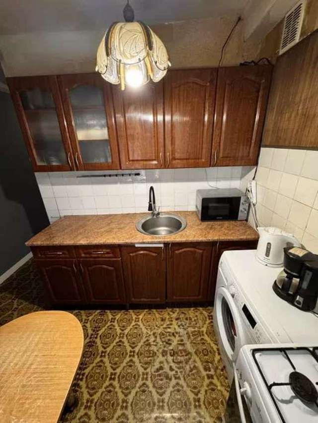 1831006065512336