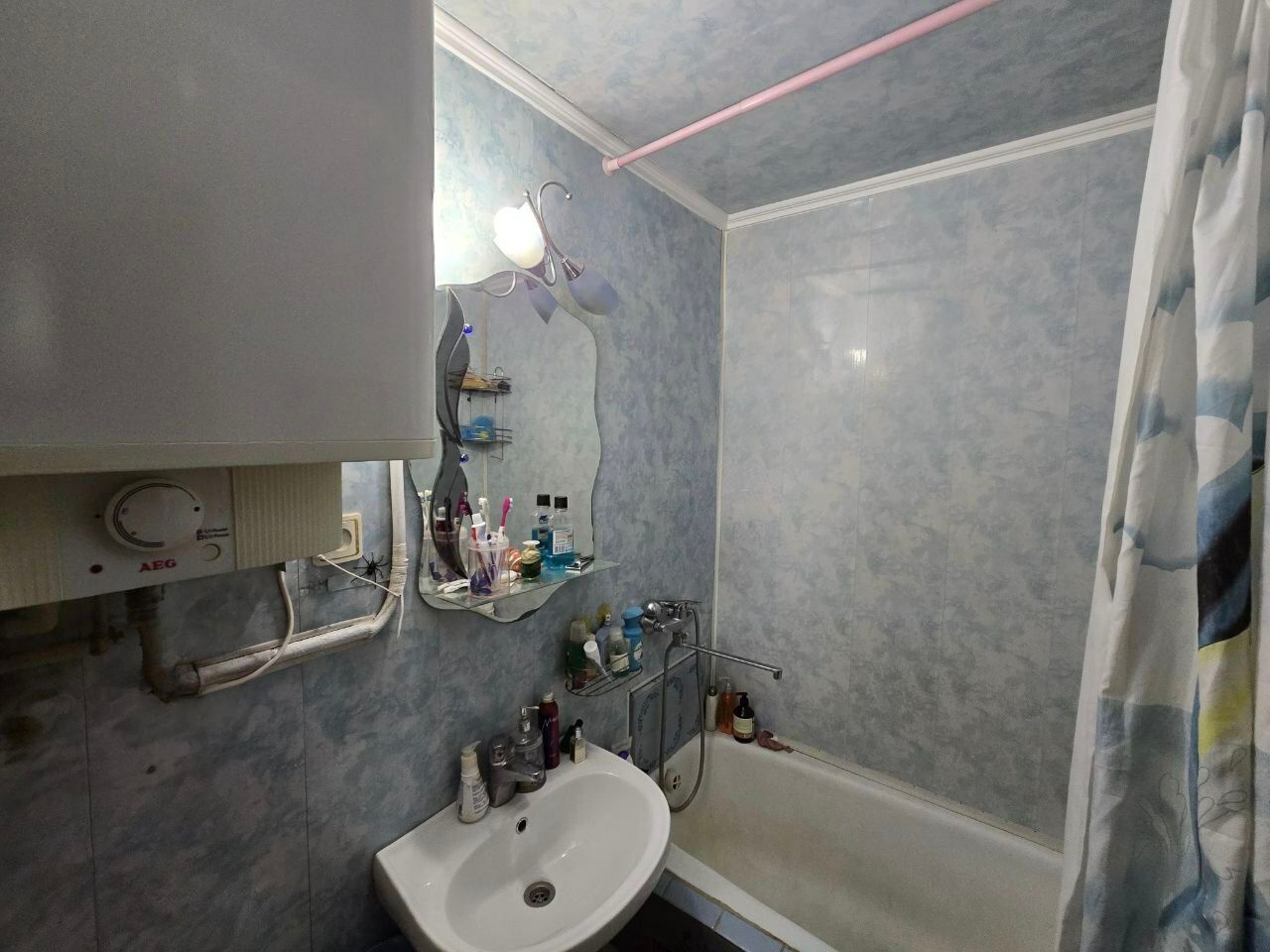 1831576460878336