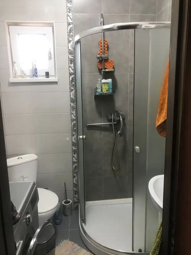 1835908983609336