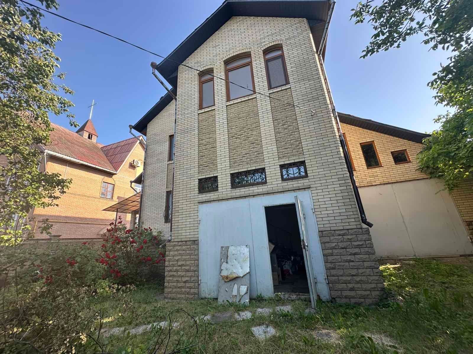 1836277772342342