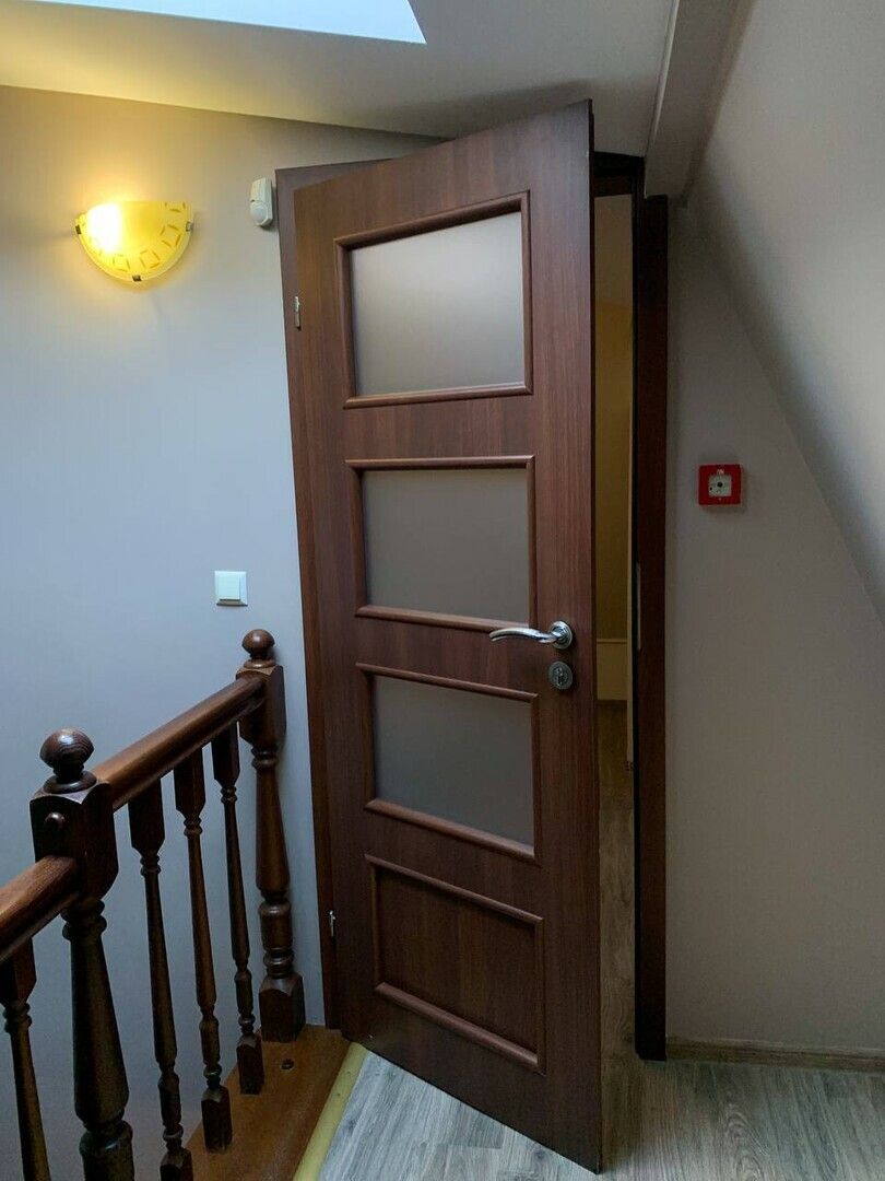 1832629029389344