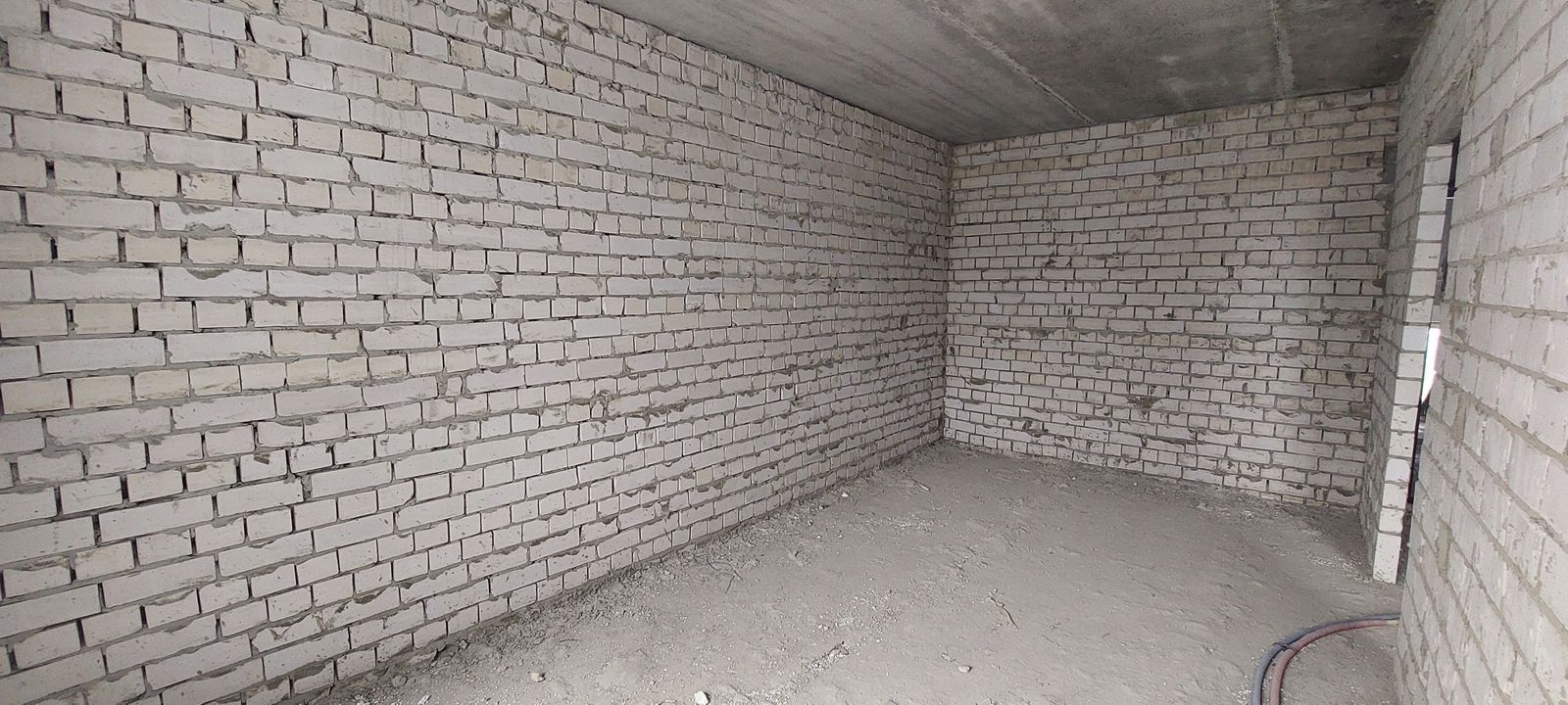 1833371910464345