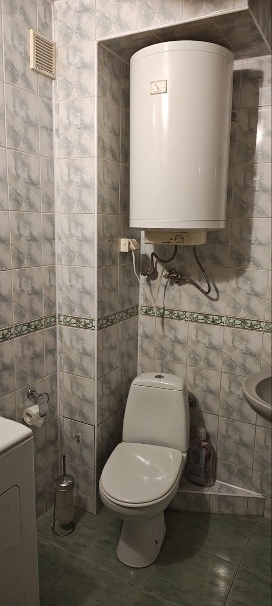 1833558922579345