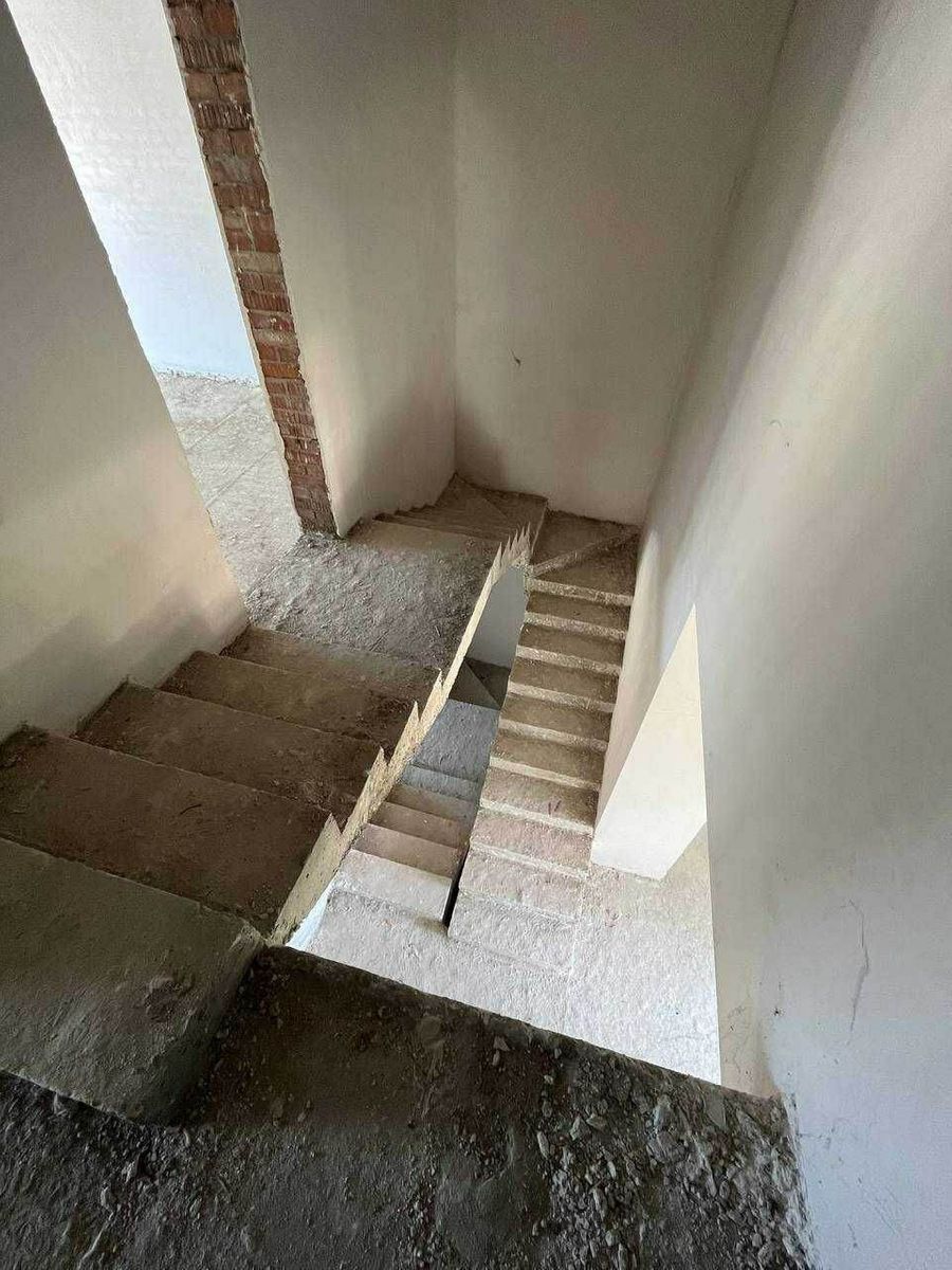 1837973460781348