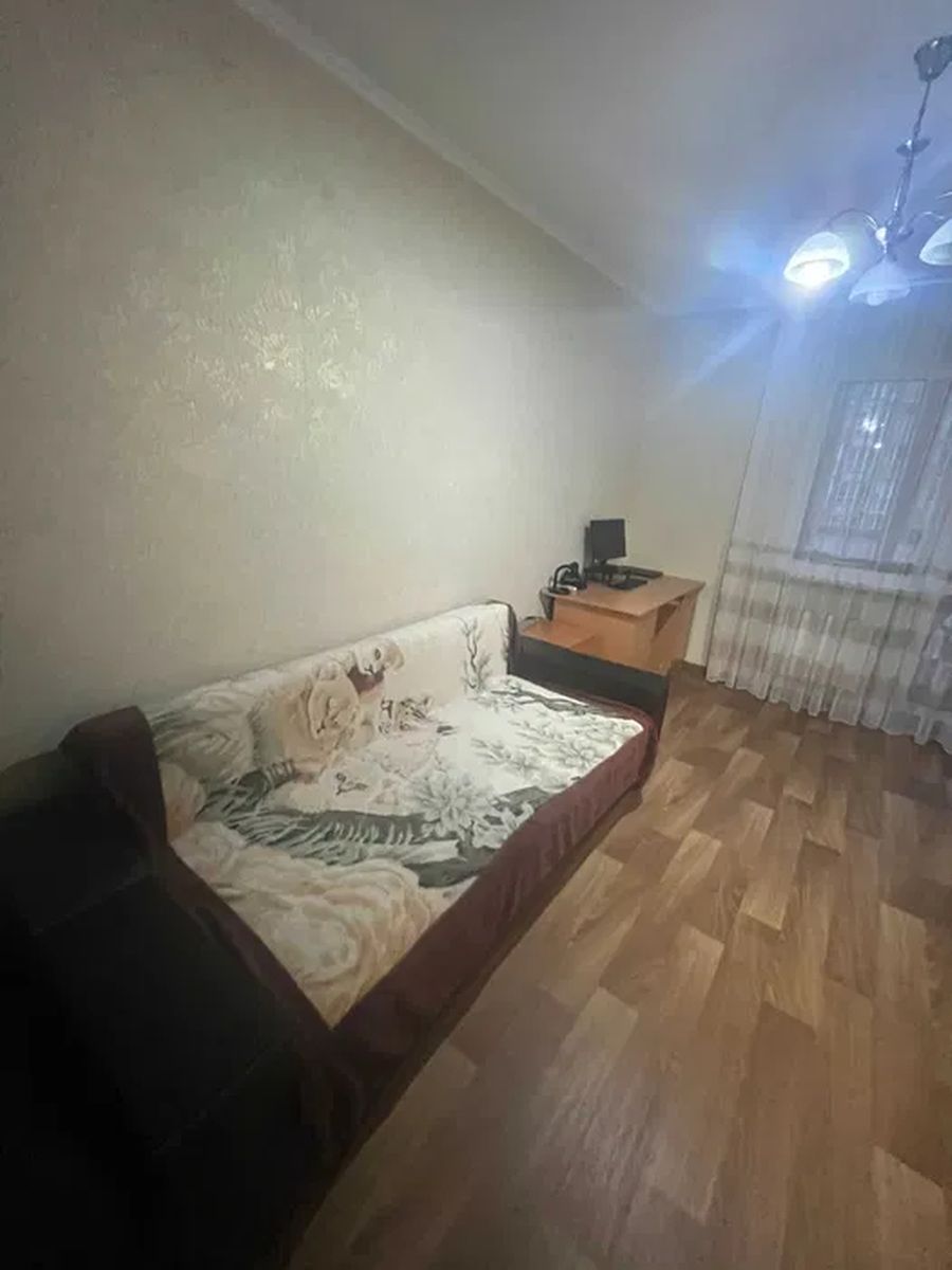 1832541773787350