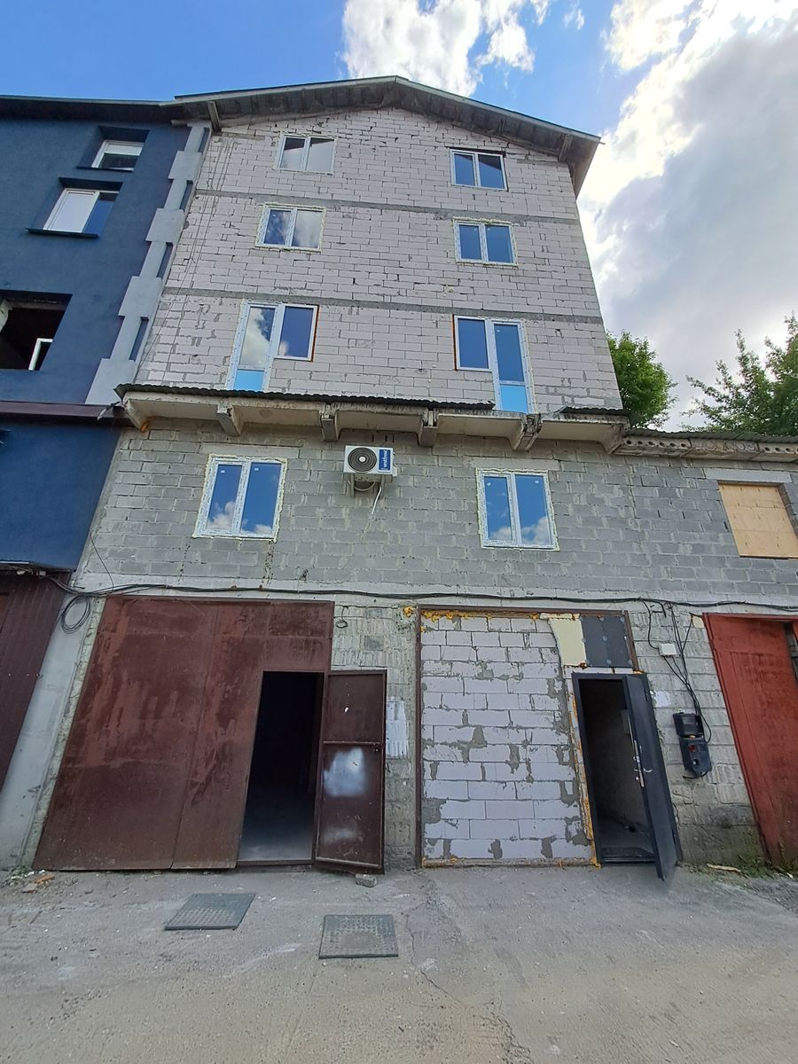 1832900762411352