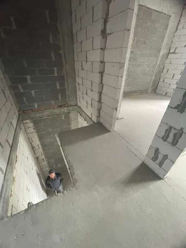 1834447846608352