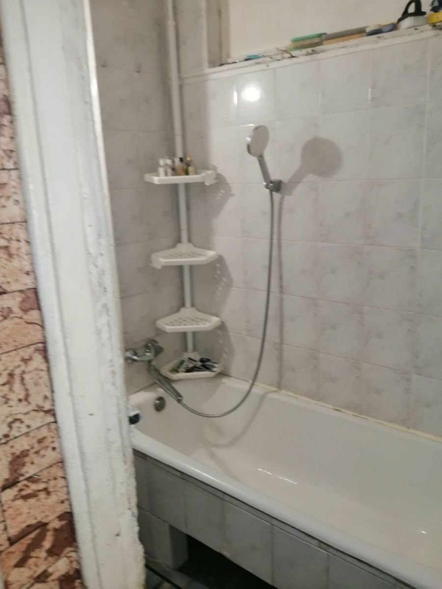 1837099628518352