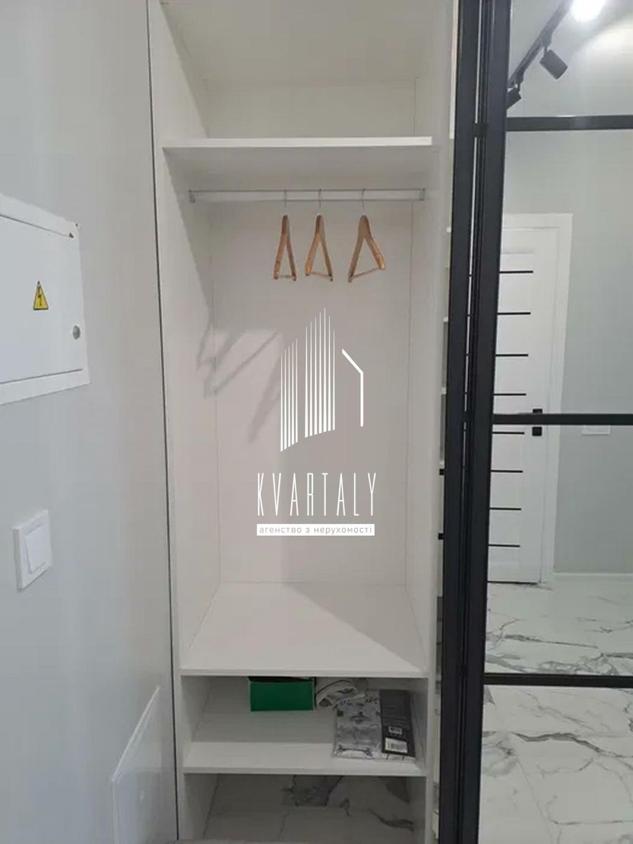 1831624305971353