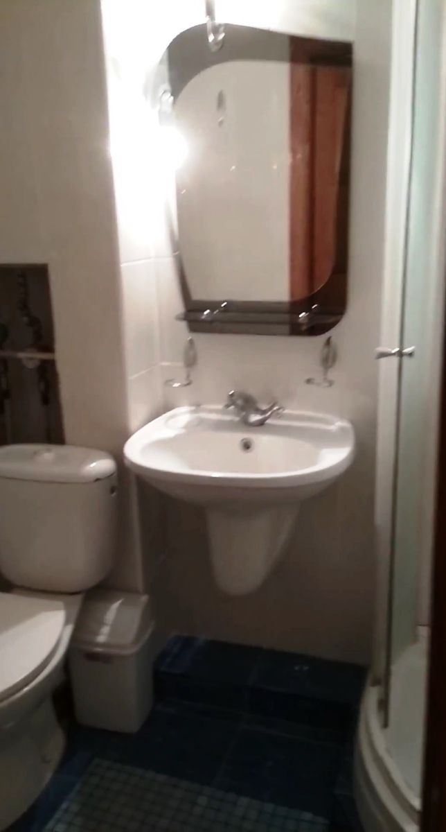 1831906088105353