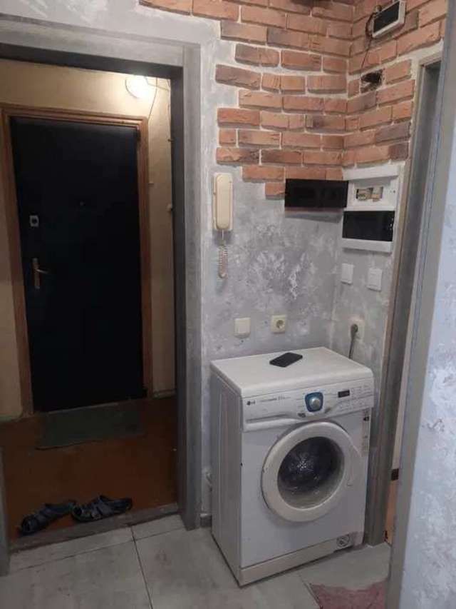 1836085859660356