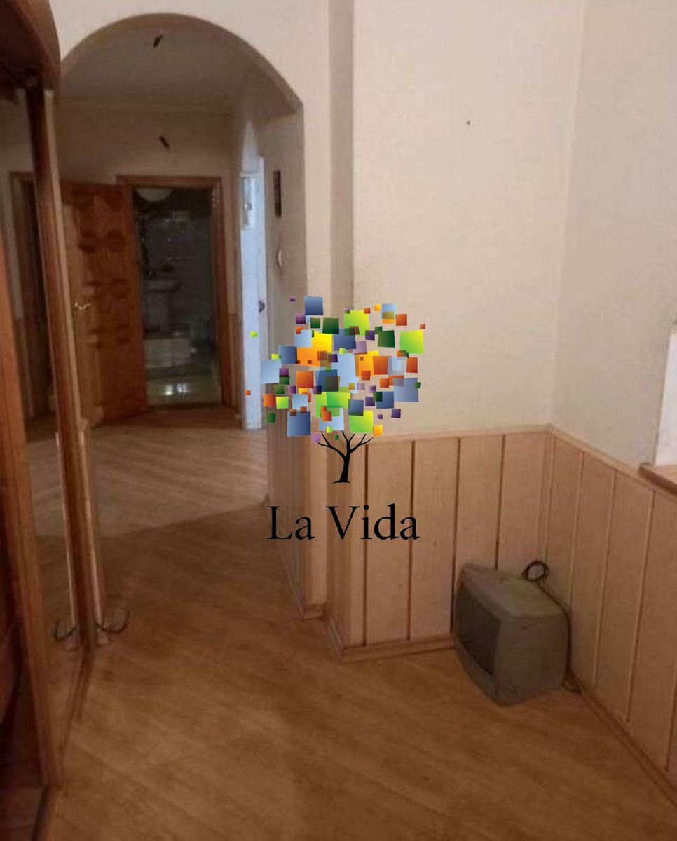 1835982097366360
