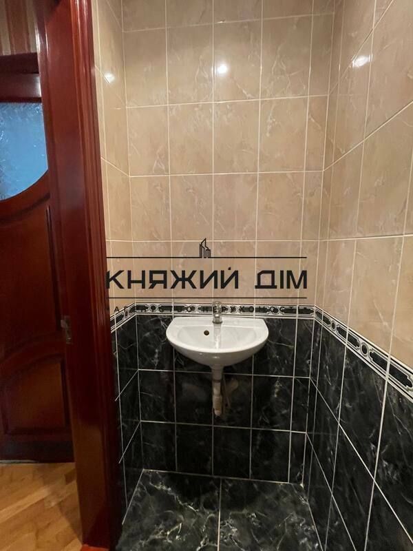 1834525070302364