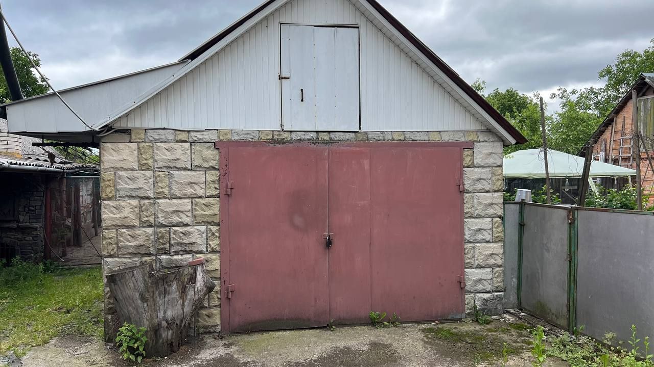 1834822635472365