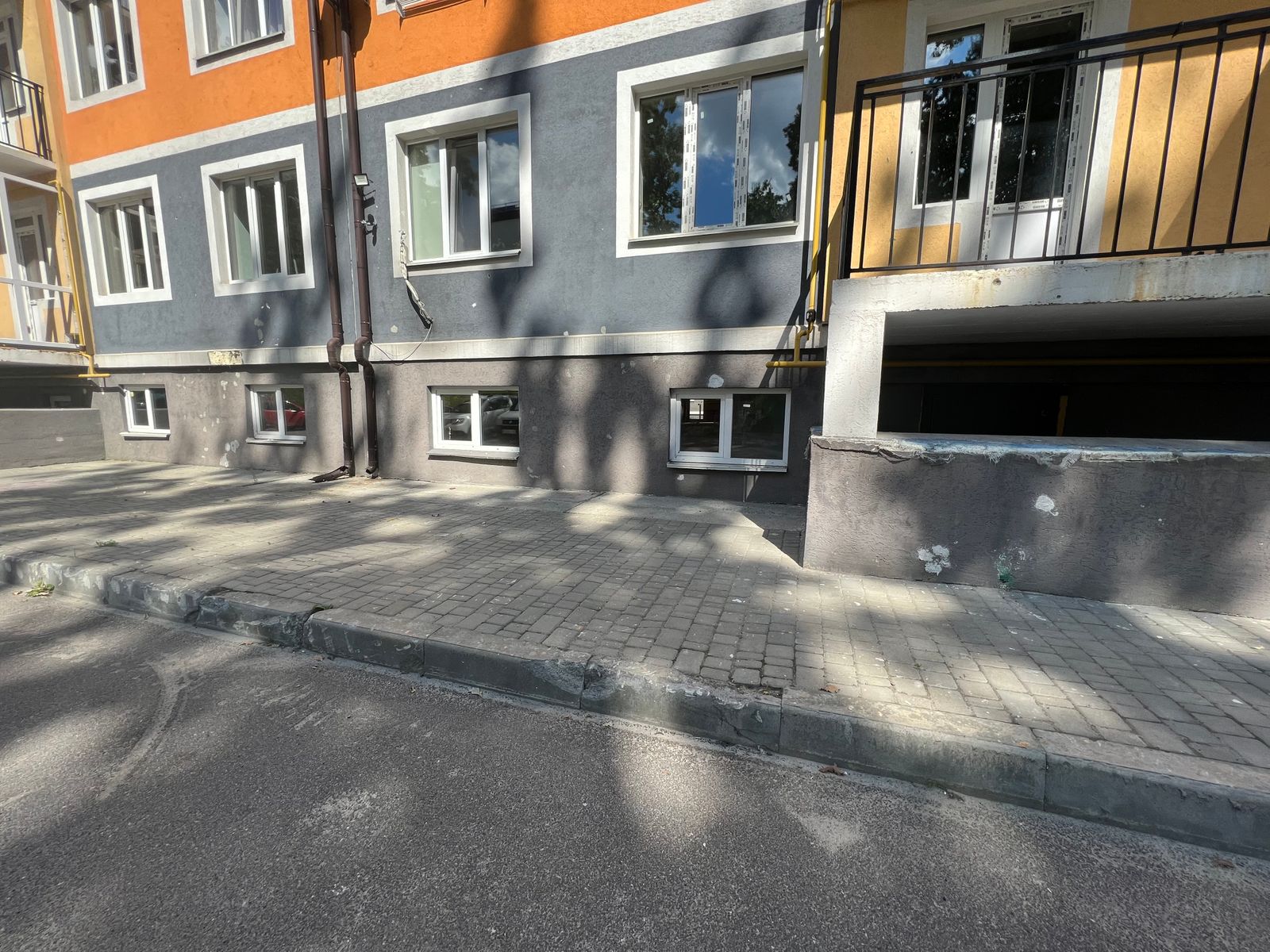 1838628074610365
