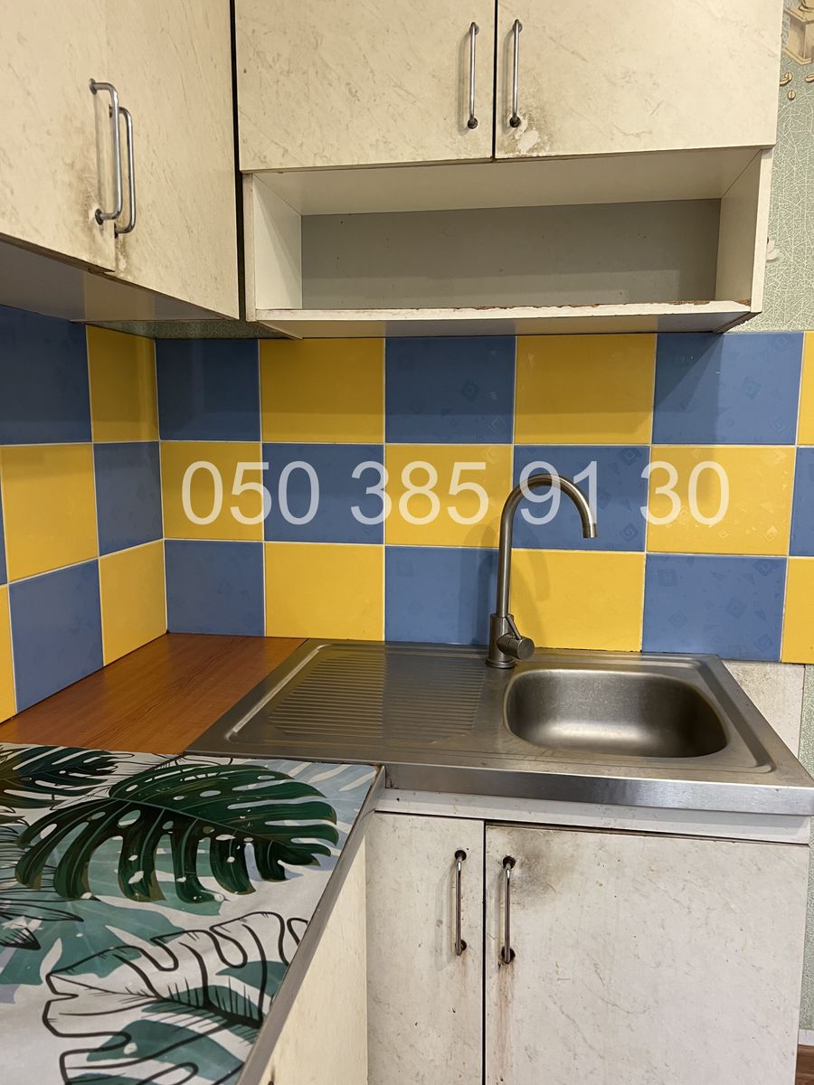 1831368872189037