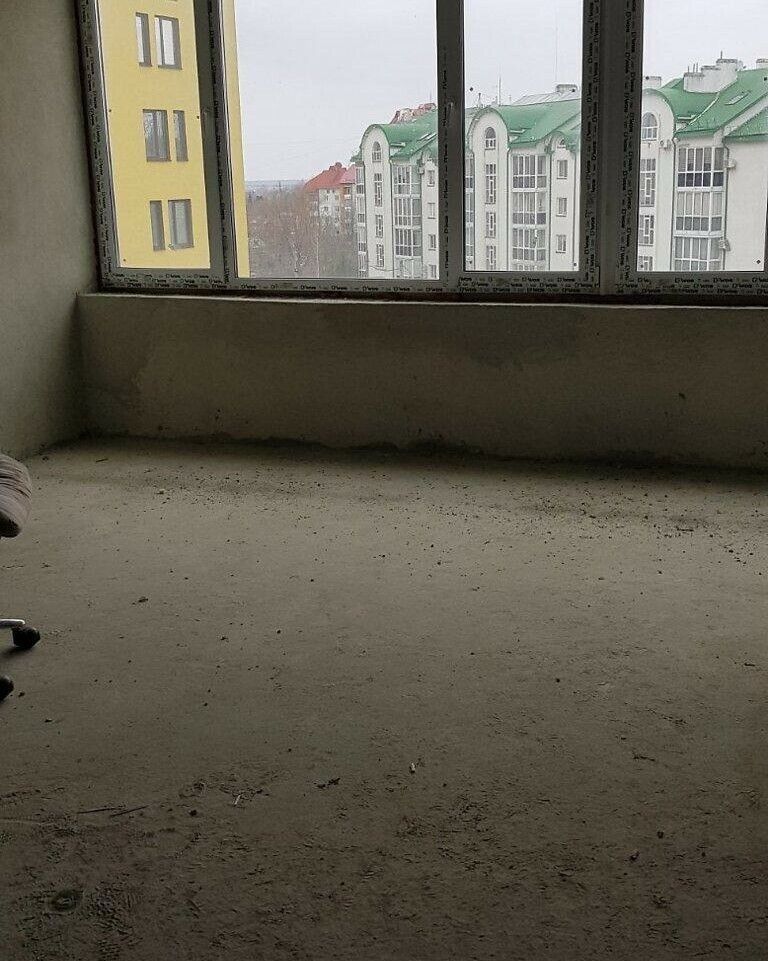 1835437952652370