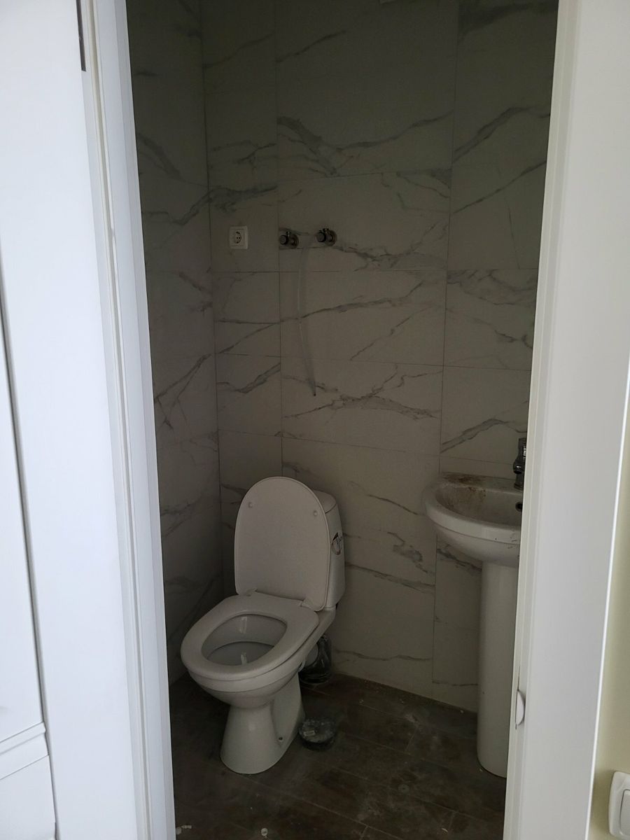 1837095915463370