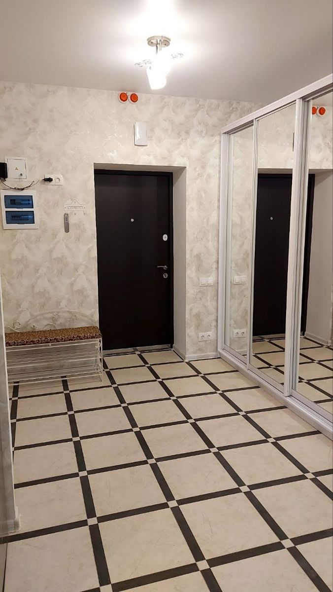 1833824616218371