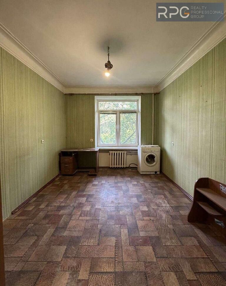 1835990740849372