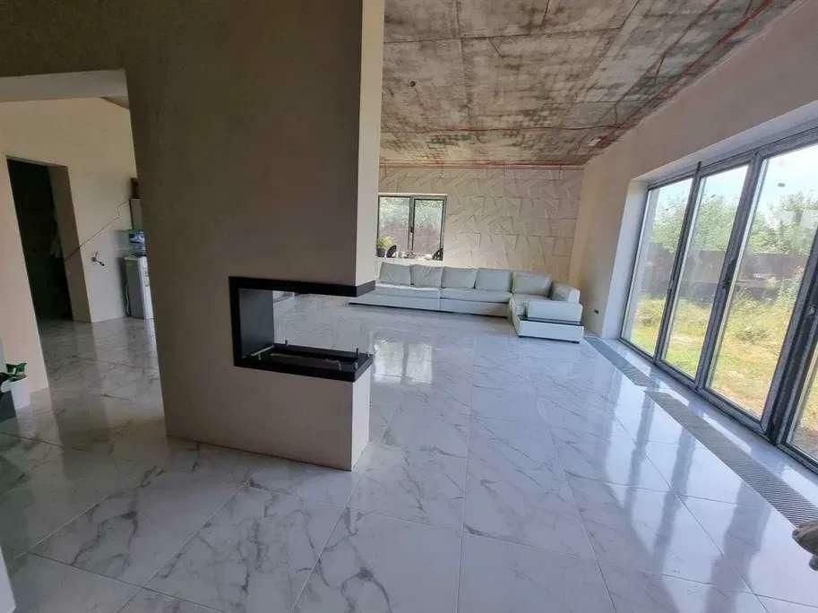 1836362237651372