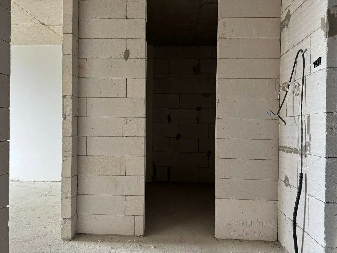 1836999955260372
