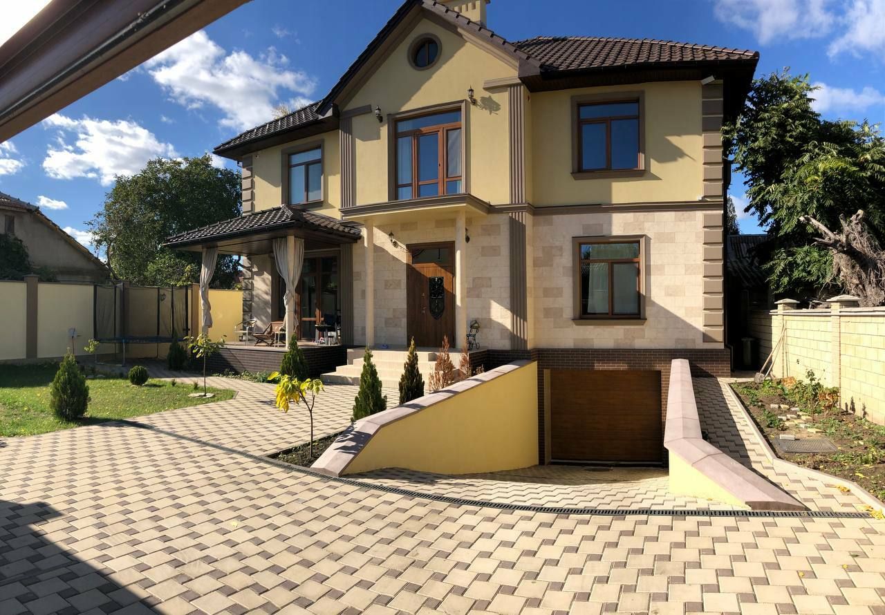 1834016773165373