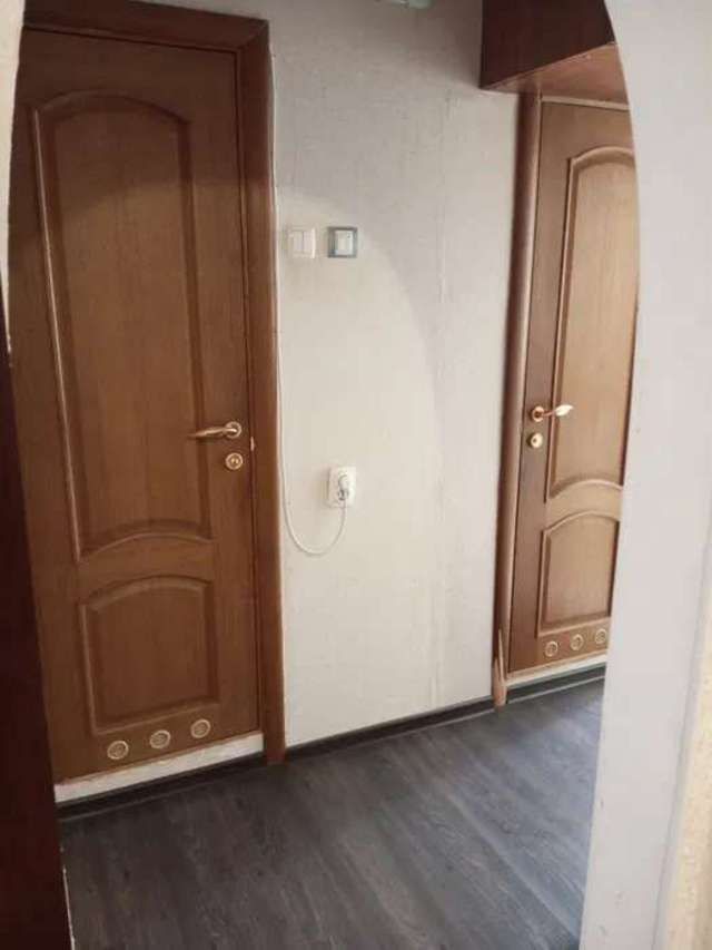 1842044302914373