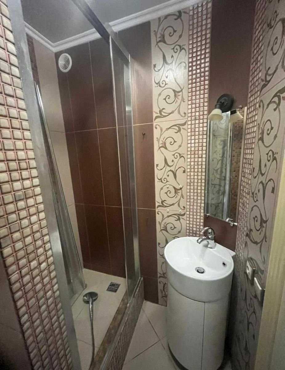 1842545777034373