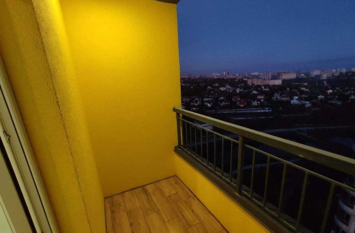 1831128603438375