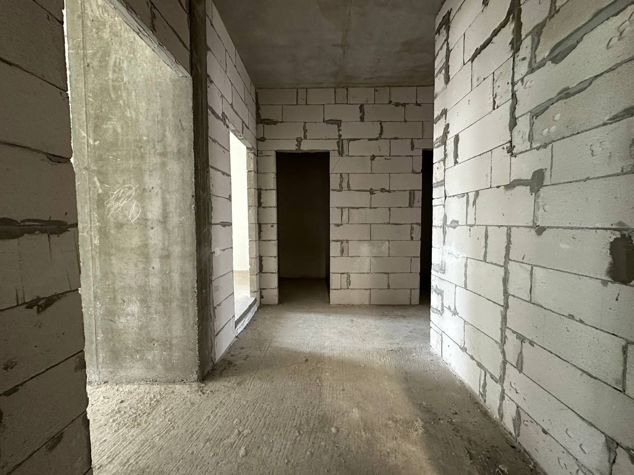 1835352301578375