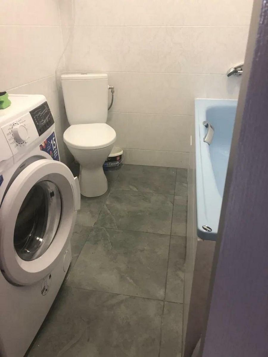 1833817752122377