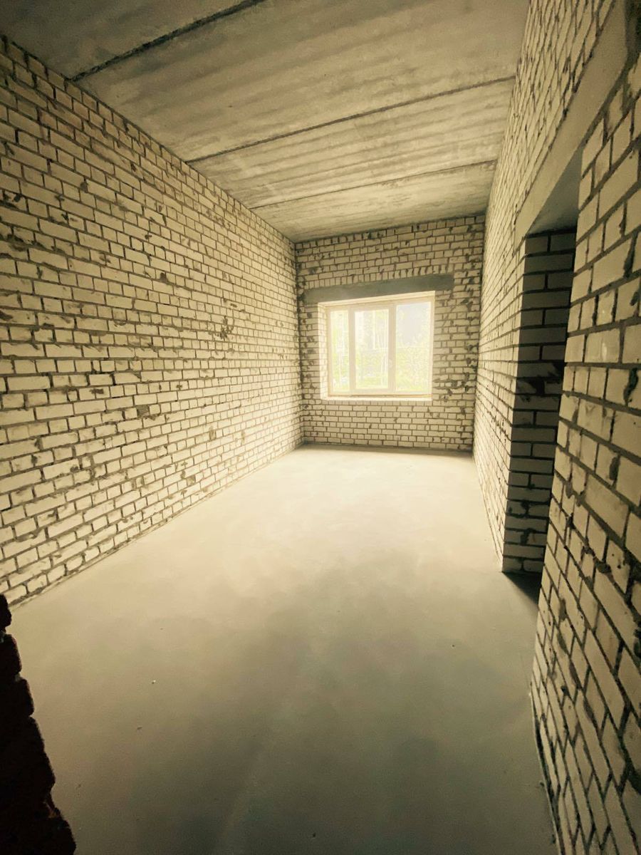 1835437632389379
