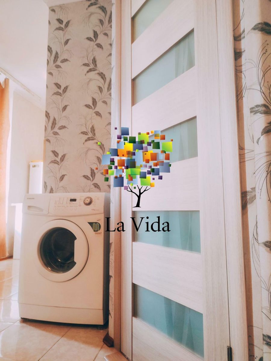 1826579693578038