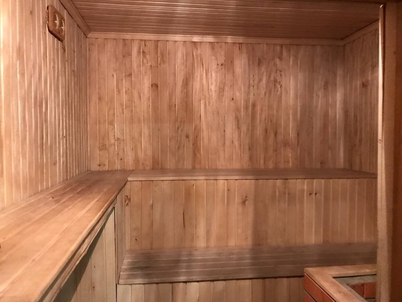 1829095698375038