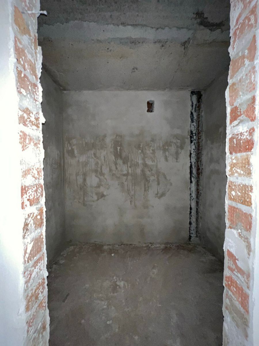 1832912778667381