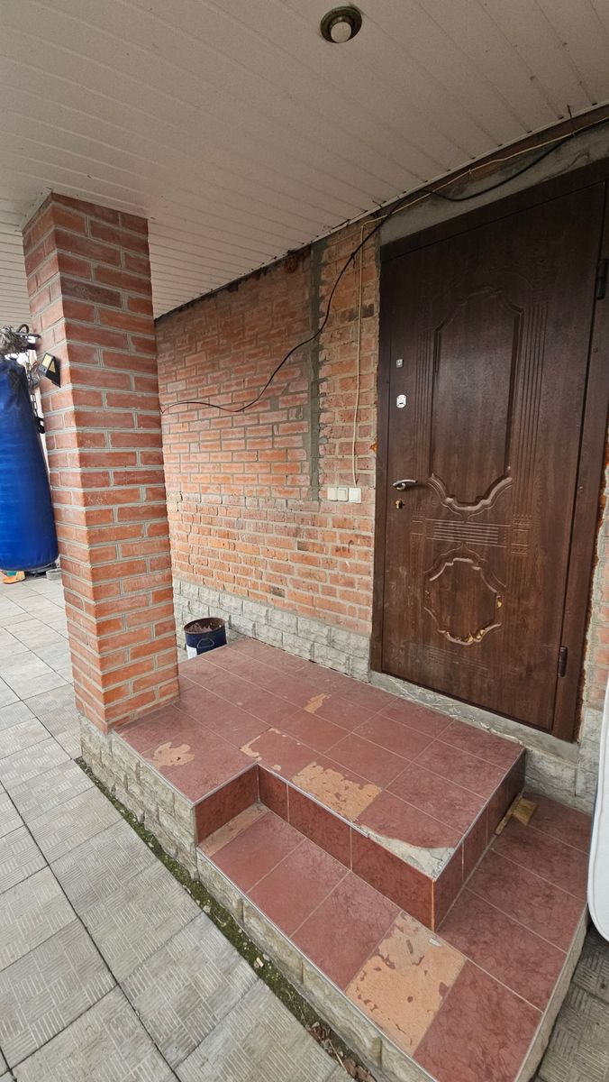 1834024290749381
